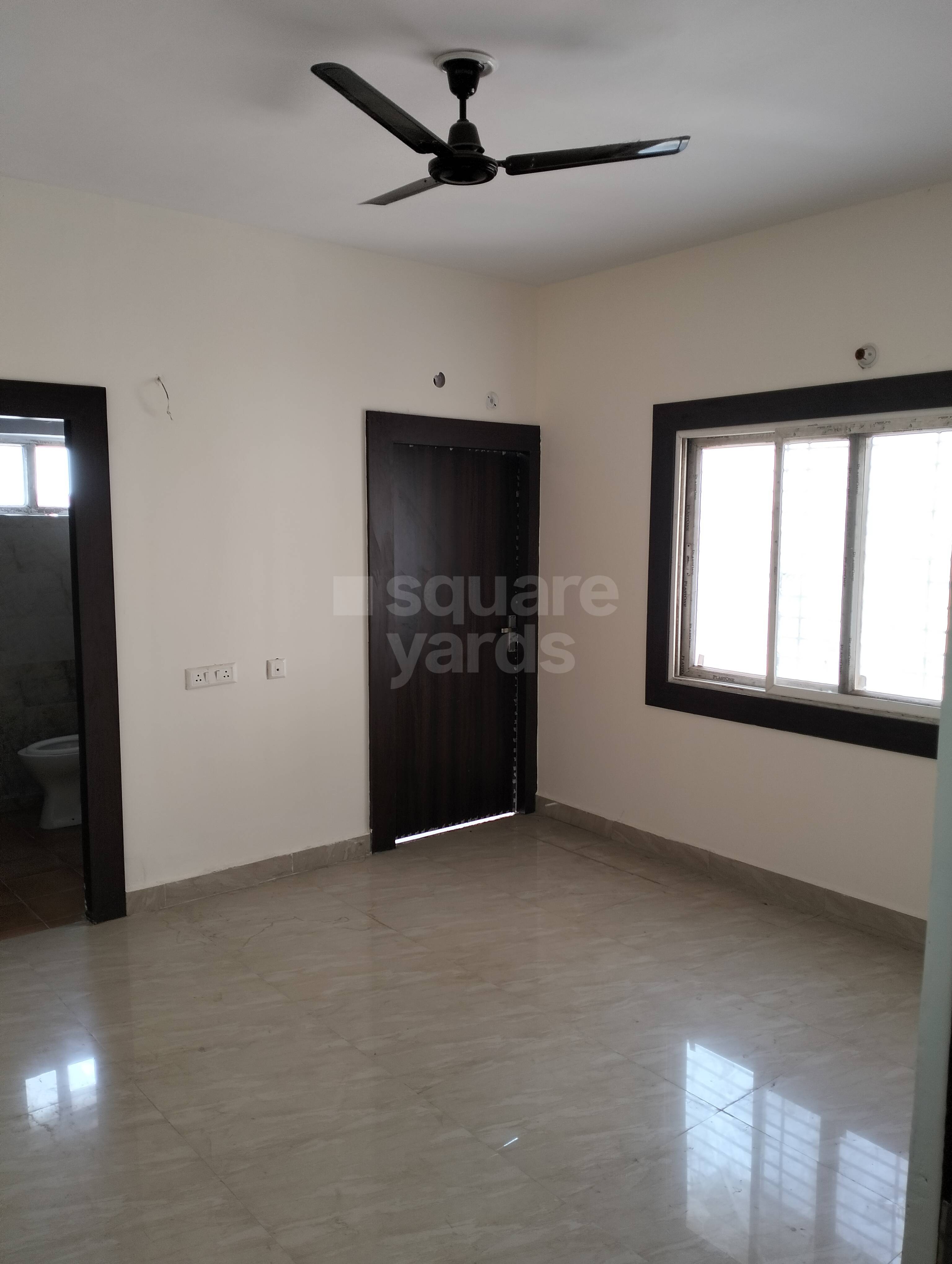 Rental 3 Bedroom 1680 Sq.Ft. Apartment in LDA Parijaat Apartments