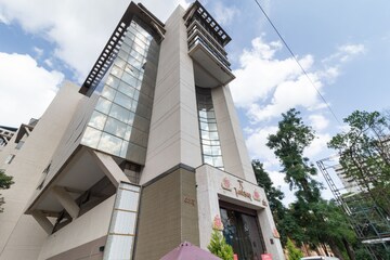  Office Space – Exterior View View at Dickenson Road - for Rent