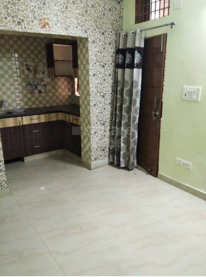 Rental 3 Bedroom 700 Sq.Ft. Apartment in Ankur Apartment Paschim Vihar