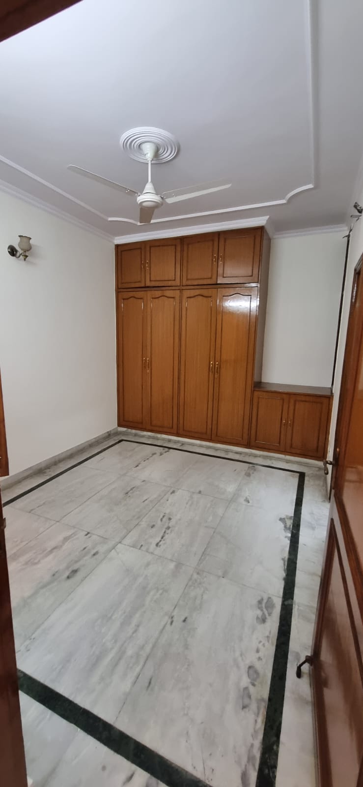 Rental 3 Bedroom 160 Sq.Yd. Independent House in East Of Kailash Delhi