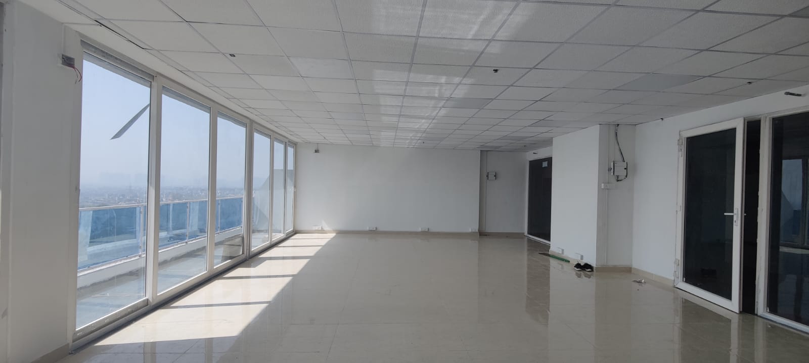 Rental Commercial Shop 300 Sq.Ft. in Gaur City Center, Sector 4
