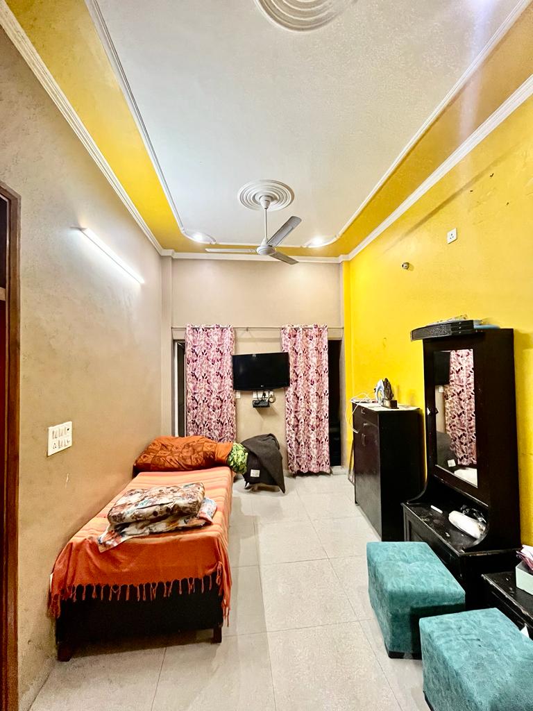 Resale 6+ Bedroom 100 Sq.Mt. Independent House in Alpha 1 RWA, Gn