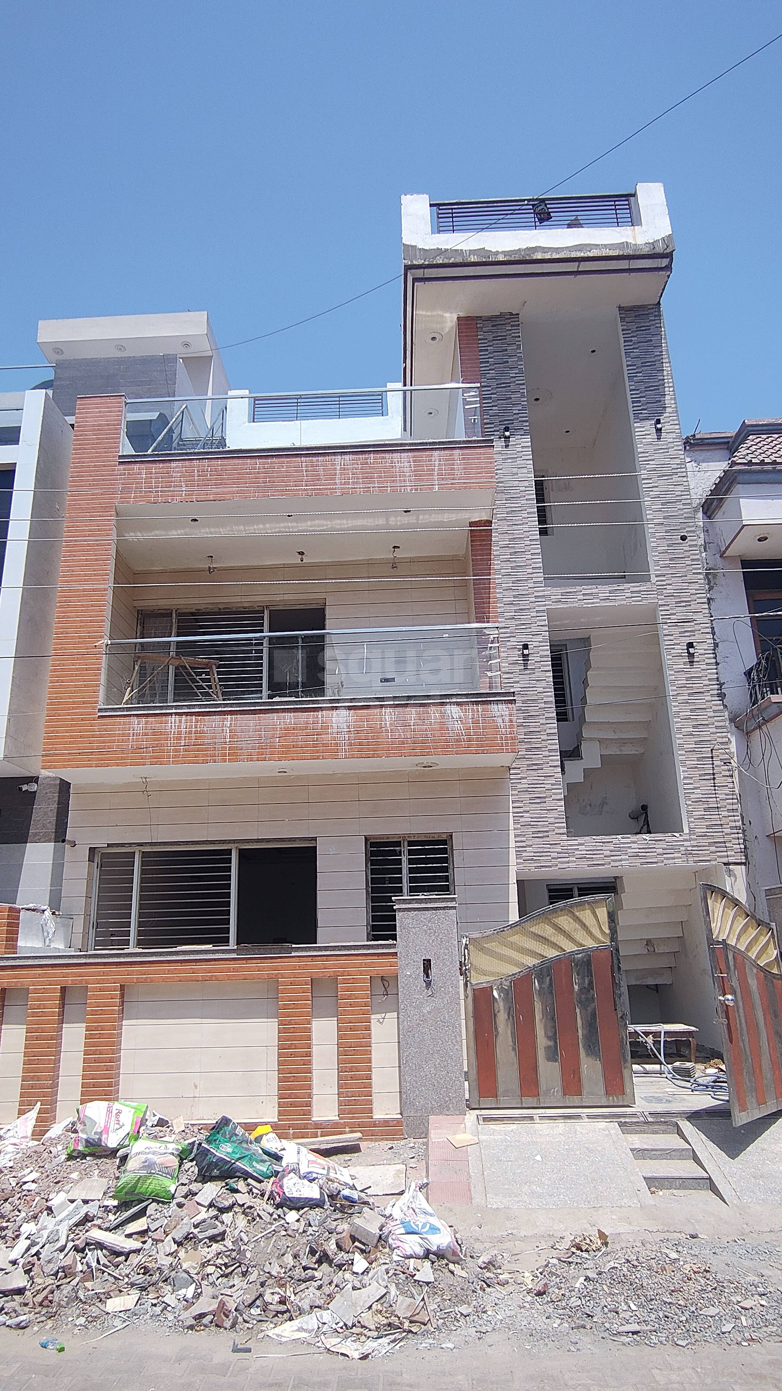 Resale 6 Bedroom 3400 Sq.Ft. Independent House in Lohgarh Zirakpur