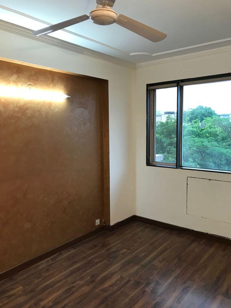 Resale 4 Bedroom 1767 Sq.Ft. Apartment in DLF Oakwood Estate, Dlf Phase