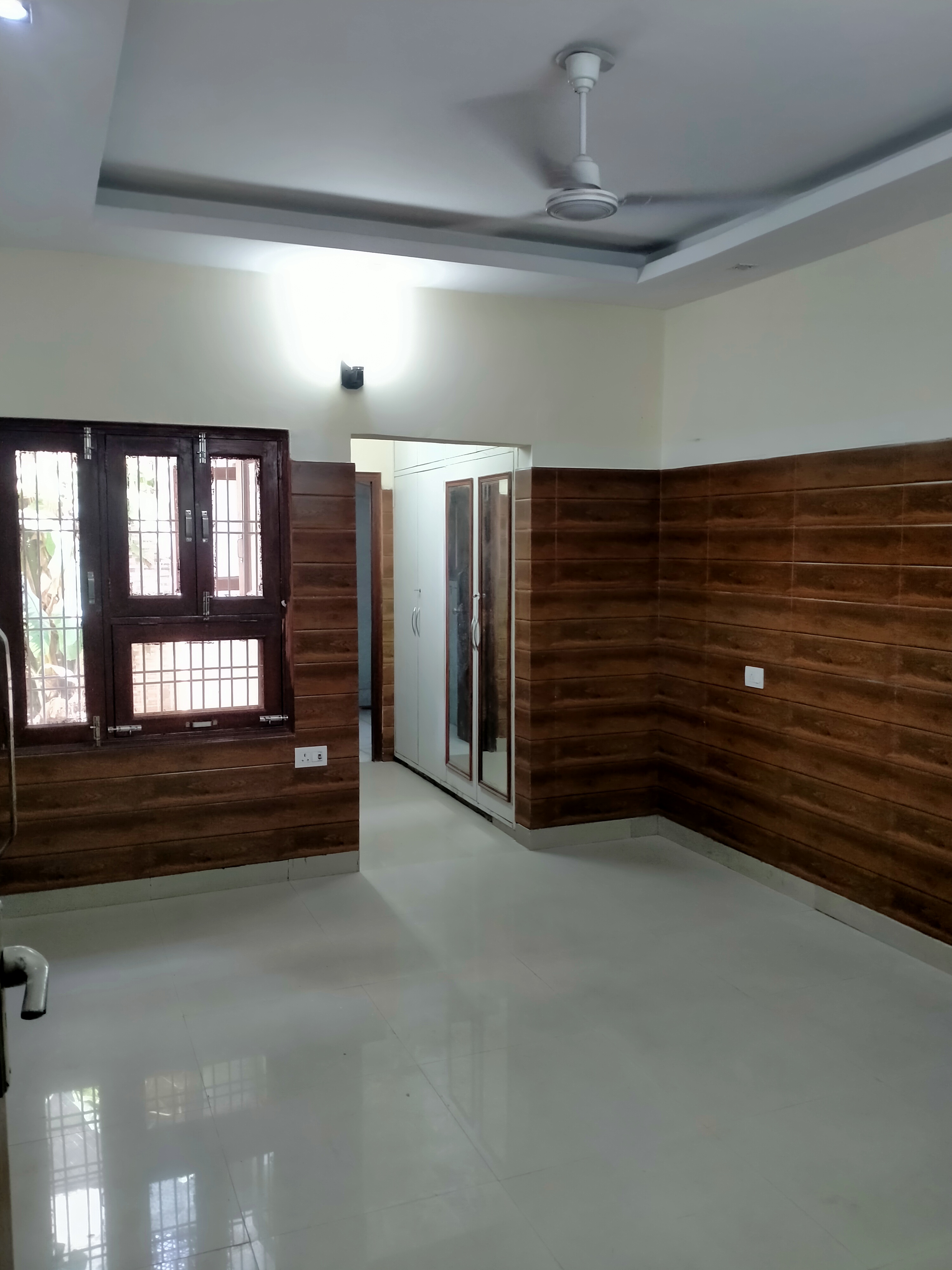 Resale 4 Bedroom 2100 Sq.Ft. Builder Floor in Ashoka Enclave Faridabad