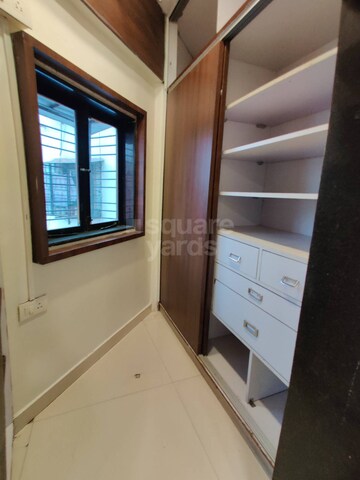 Study Room in 2 BHK Apartment at Oshiwara Mhada, Andheri West – for Rent