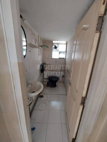 Bathroom in 2.5 BHK Apartment at Thackers Apartments, Camp – for Rent