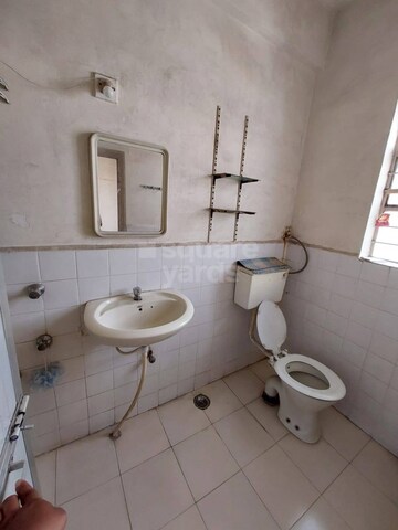 Attached Bathroom in 2.5 BHK Apartment at Thackers Apartments, Camp – for Rent
