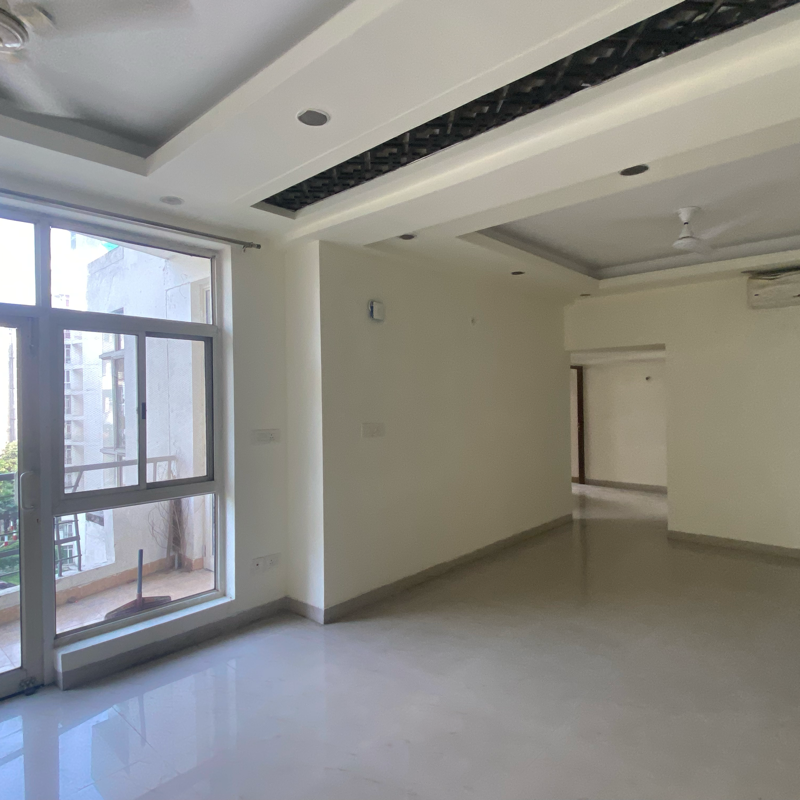 Rental 3 Bedroom 1700 Sq.Ft. Apartment in Parsvnath Plaza