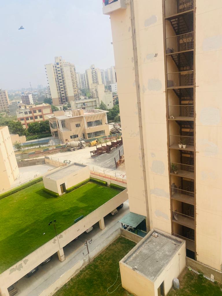 Resale 2 Bedroom 810 Sq.Ft. Apartment in Apex Our Homes, Sector 37c