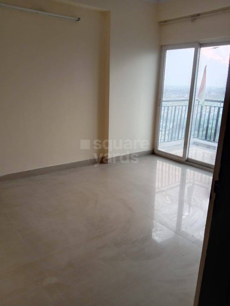 Rental 3 Bedroom 1500 Sq.Ft. Apartment in MCC Signature Heights, Raj