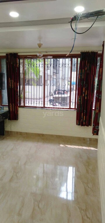 Bedroom in 1 BHK Apartment at Sea Crest Apartment, Andheri West – for Sale