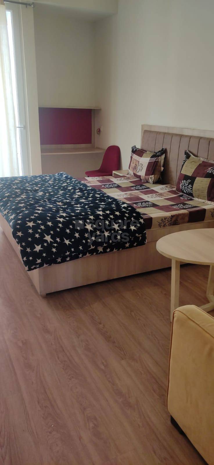 Rental Studio 600 Sq.Ft. Apartment in Gaur City Mall, Sector 4, Greater