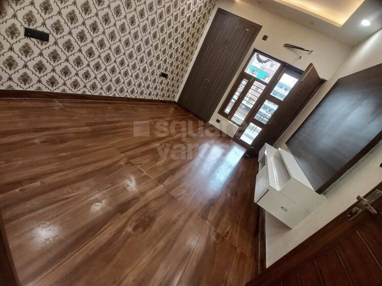 Room, sector 85 3 Bedroom 250 Sq.Yd. Builder Floor In Sector 85 Faridabad 5286633