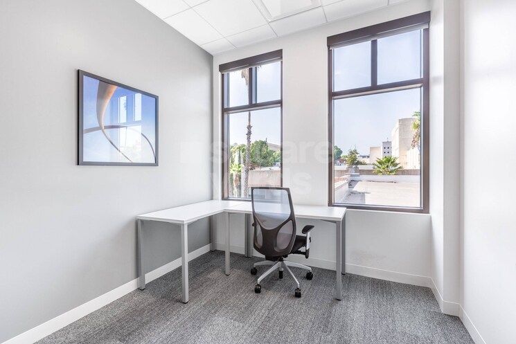 Team Area, max-towers Commercial Office Space 53 Sq.Mt. In Sector 16 Noida 8341174