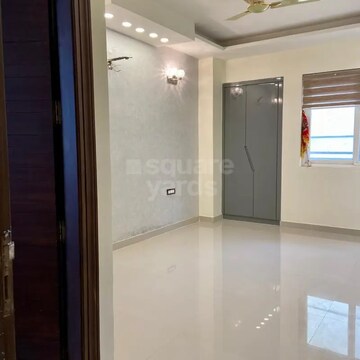 Room in 4 BHK Builder Floor at 4S Aradhya Extension, Sector 67a – for Rent