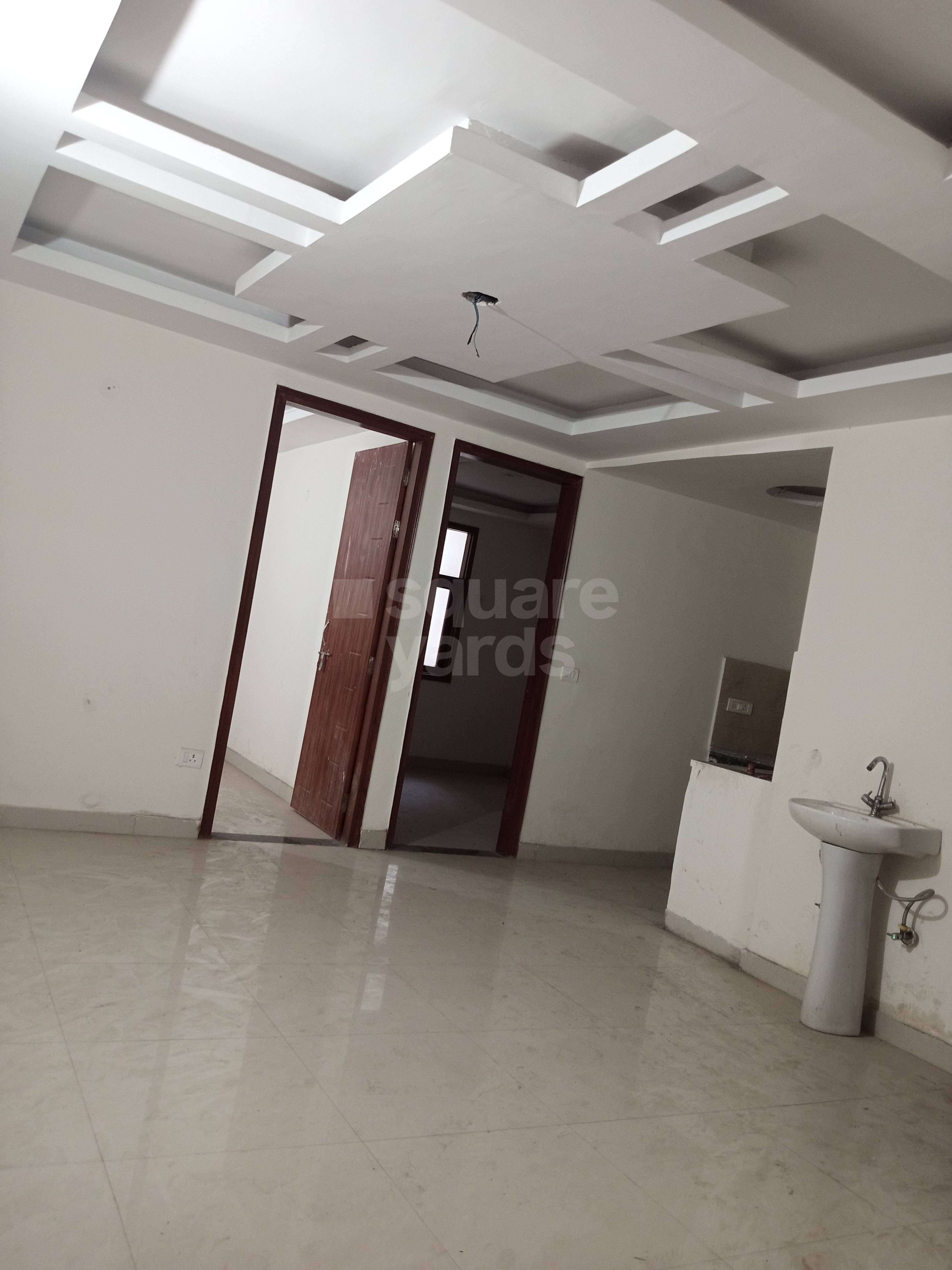 Resale 3 Bedroom 900 Sq.Ft. Apartment in Okhla Delhi 5294129