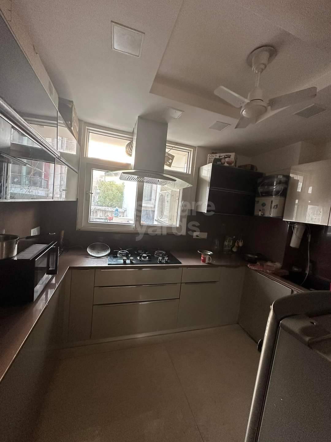 Rental 4 Bedroom 3000 Sq.Ft. Builder Floor in Pitampura Delhi 5294440