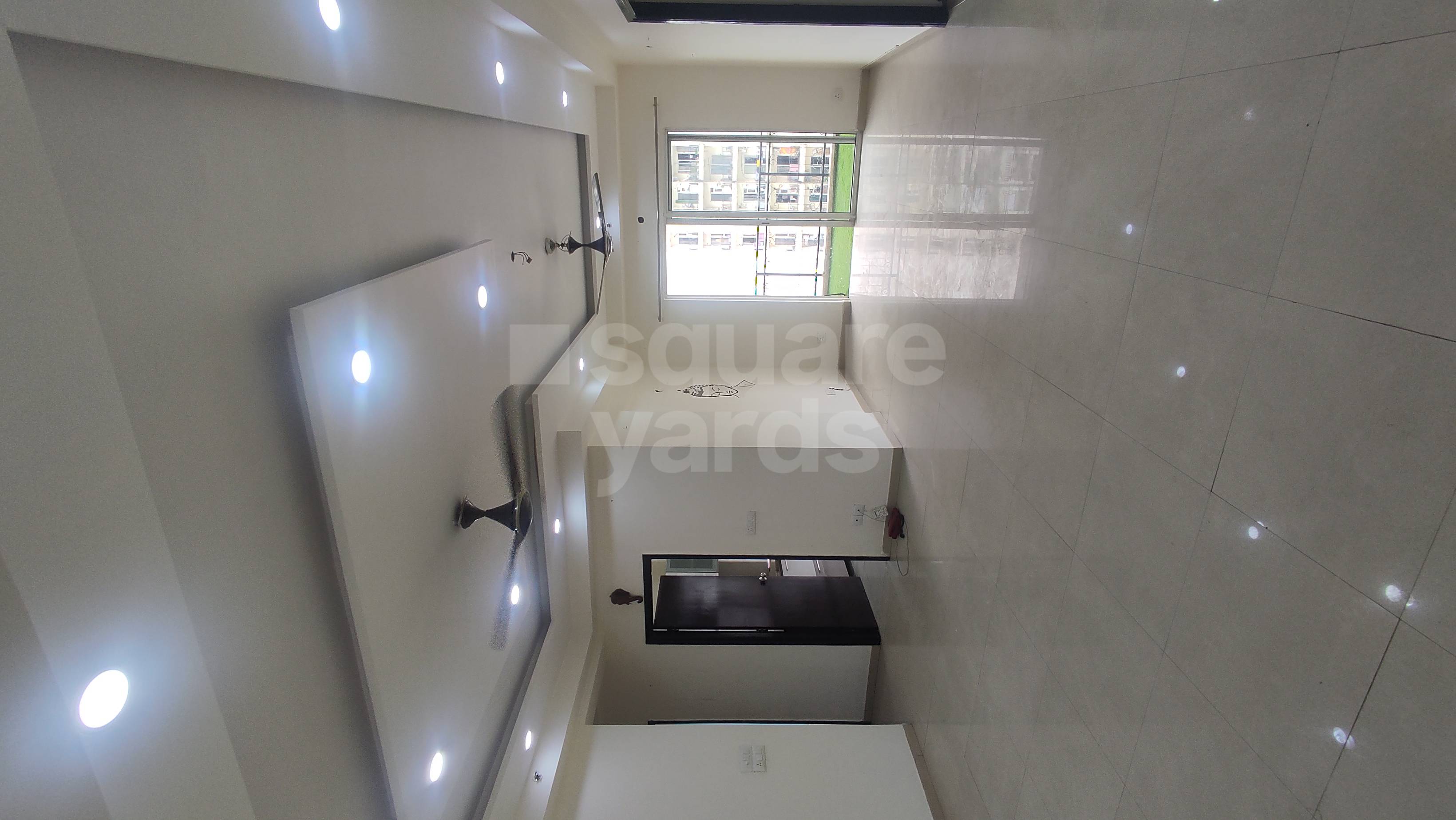 Rental 3 Bedroom 1525 Sq.Ft. Apartment in DLF Capital Greens Phase I