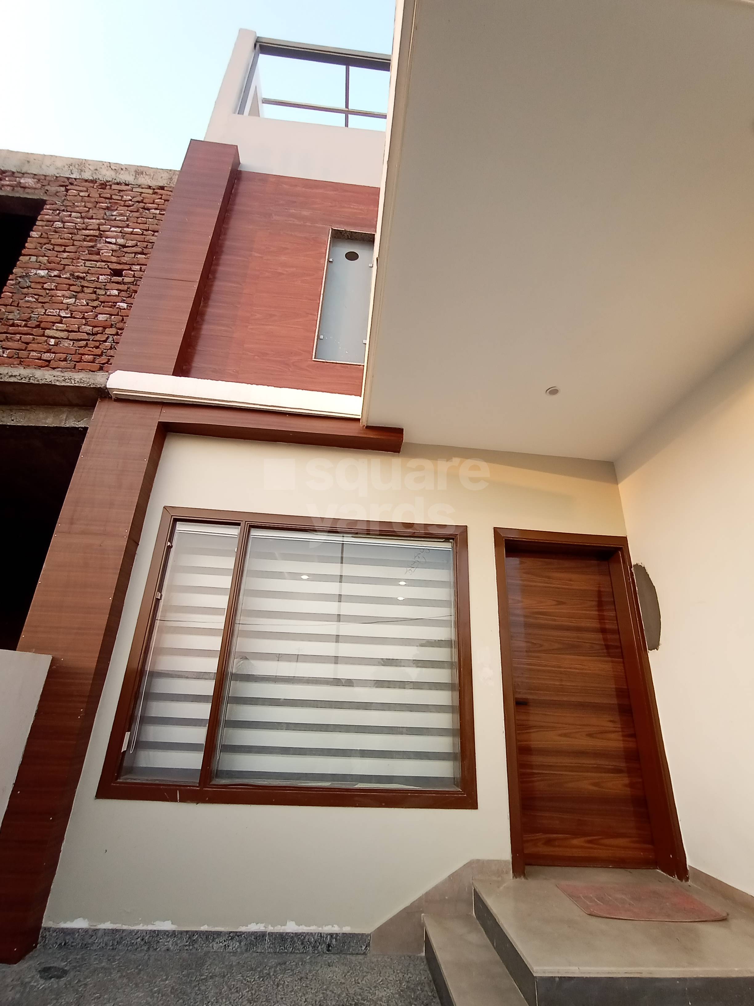 Resale 6 Bedroom 194 Sq.Yd. Villa in Nh 24 Ghaziabad 5300435