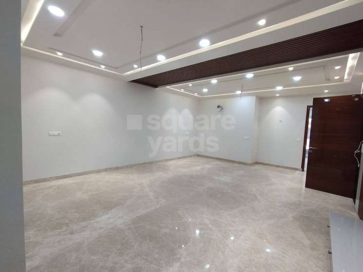 4 Bedroom 400 Sq.Yd. Builder Floor in Rohini Sector 26 Delhi