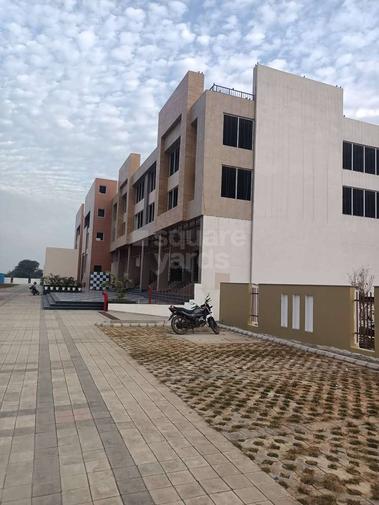 Commercial Showroom 5000 Sq.Ft. in Sector 79 Faridabad