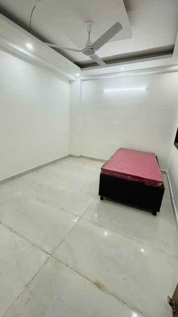 Bedroom in 3.5 BHK Apartment at Tughlakabad Extension – for Rent