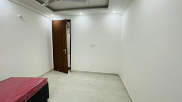 Bedroom in 3.5 BHK Apartment at Tughlakabad Extension – for Rent