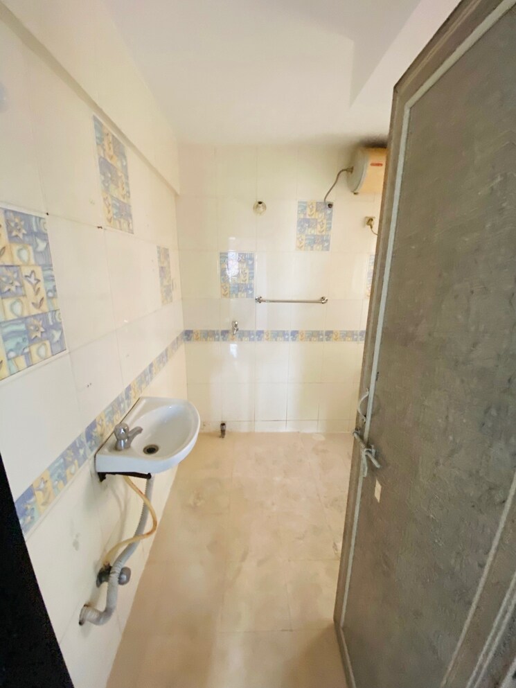 Bathroom, bramha-avenue 1 Bedroom 600 Sq.Ft. Apartment In Kondhwa Pune 5312449