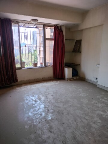 Room in 3 BHK Apartment at Ajmera Beverly Hills and Royal Empire, Andheri West – for Sale