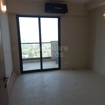 Room in 2.5 BHK Apartment at M3M Corner Walk, Sector 74 – for Rent