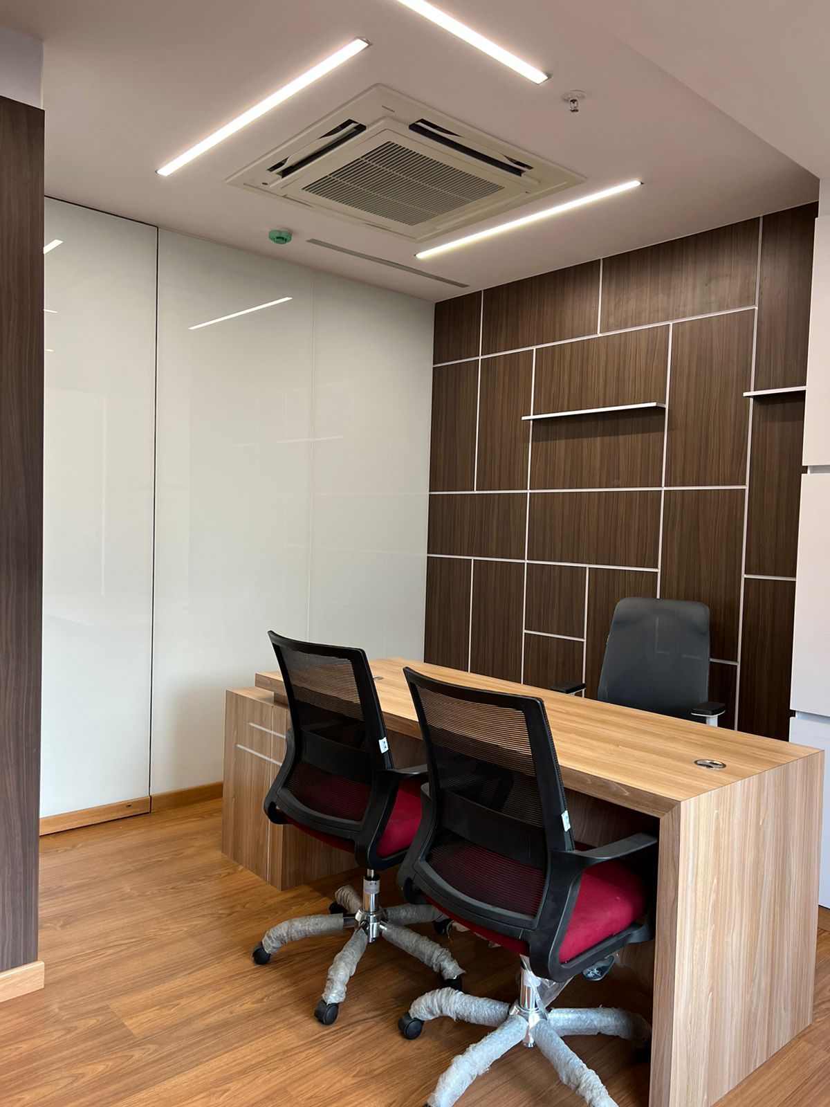 Rental Commercial Office Space 1377 Sq.Ft. in Wagle Industrial Estate