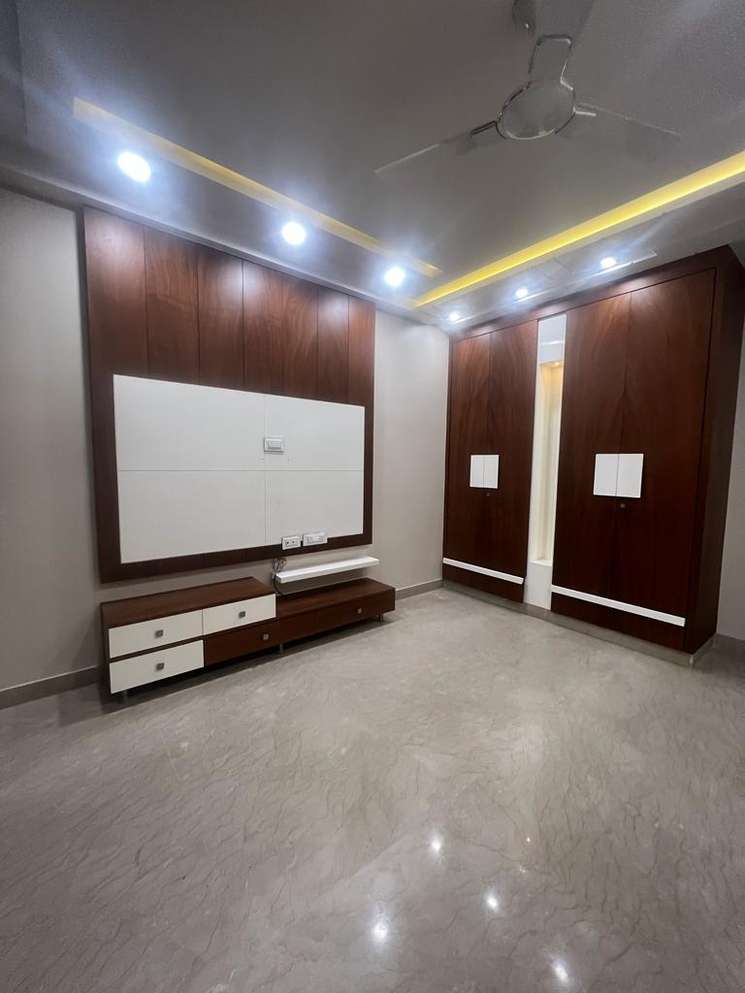 4 Bedroom 1800 Sq.Ft. Builder Floor in Vikas Puri Delhi