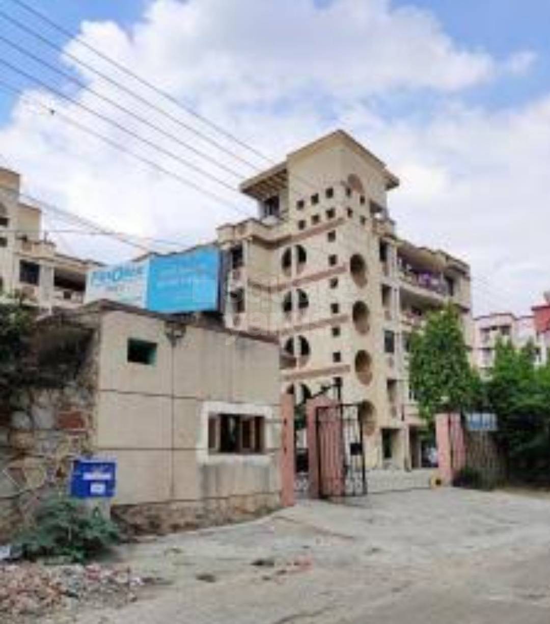 Resale 3 Bedroom 1400 Sq.Ft. Apartment in Shiv Shakti Apartments