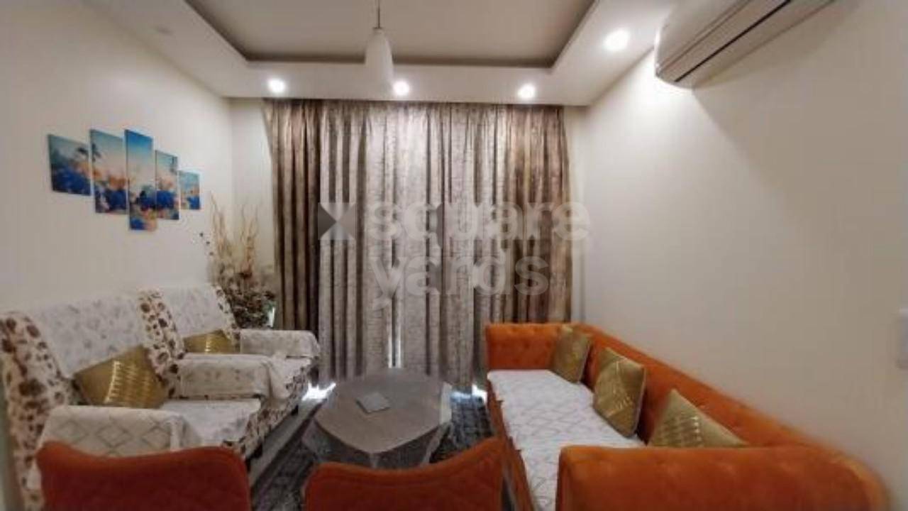 Rental 3 Bedroom 1200 Sq.Ft. Apartment in Emaar Palm Gardens, Sector 83