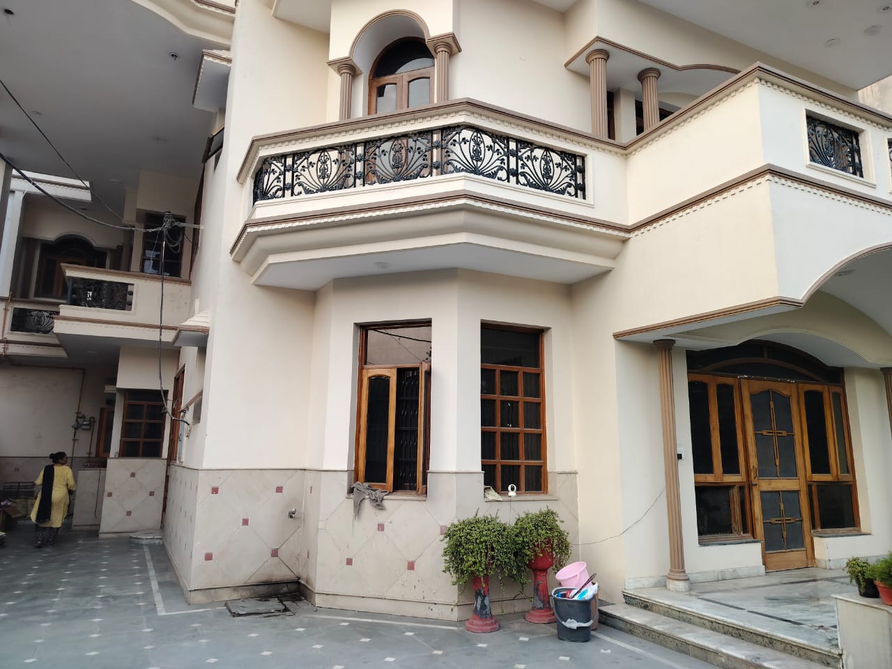 Rental 5 Bedroom 4500 Sq.Ft. Independent House in Sector 21 Faridabad