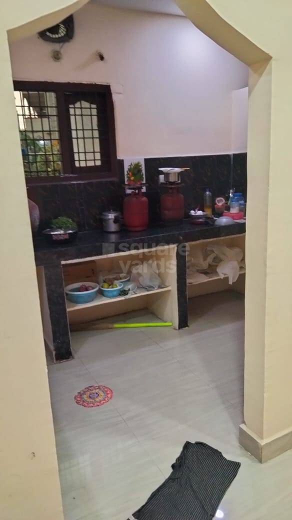 Rental 3 Bedroom 1600 Sq.Ft. Apartment in Divya shakti Apartment