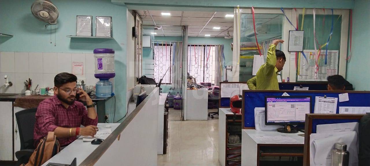 Rental Commercial Office Space 1400 Sq.Ft. in Shakespeare Sarani