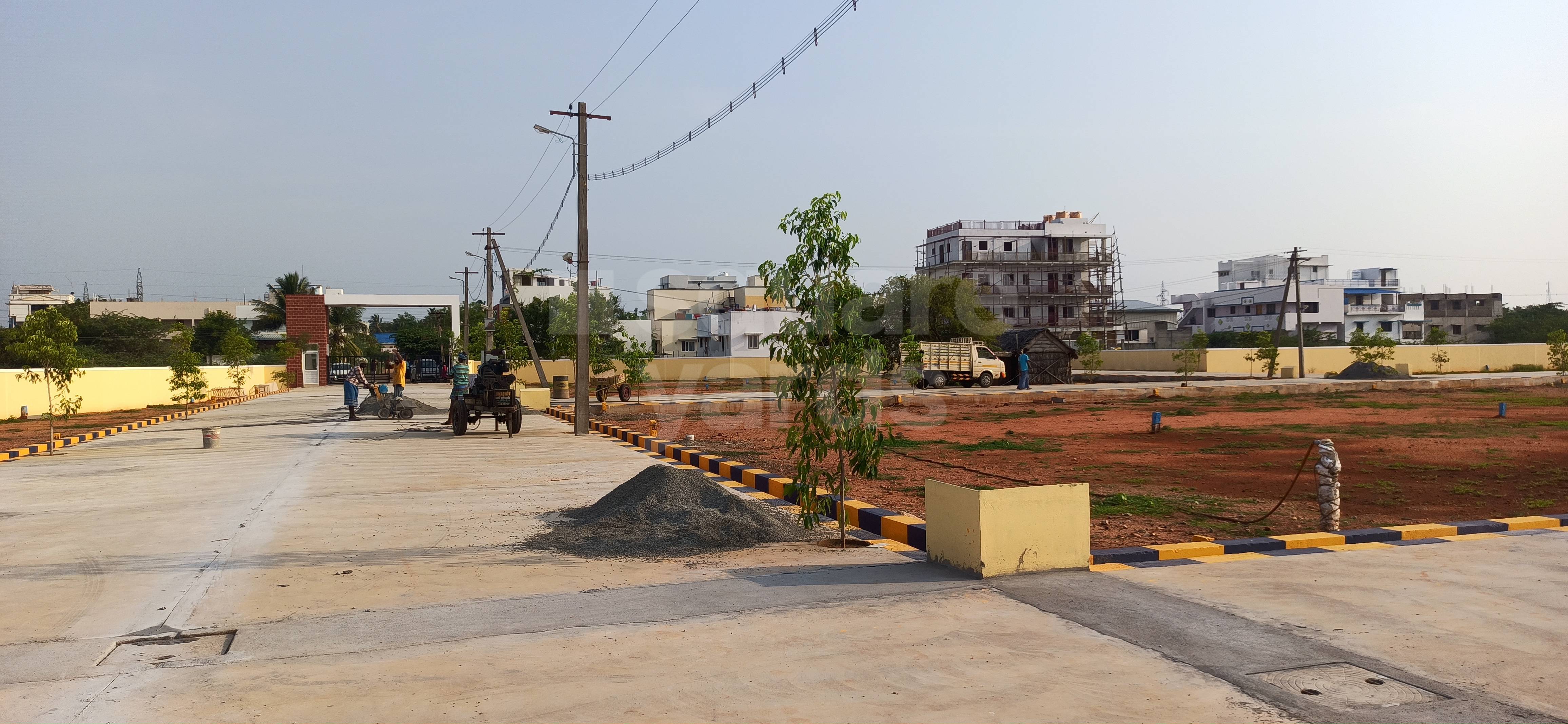 Resale 600 Sq.Ft. Plot in Karumandapam Trichy 5367214