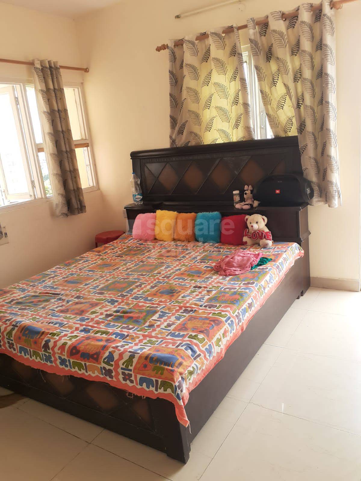 Rental 3 Bedroom 1750 Sq.Ft. Apartment in Saraswati Enclave, Gomati