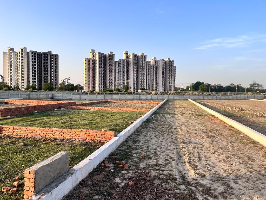 Resale 2000 Sq.Ft. Plot in Sushant Golf City Lucknow 5373533