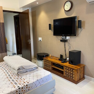 Master Bedroom in 3 BHK Builder Floor at Ansal Esencia - Amara Villas, Sector 67 – for Rent