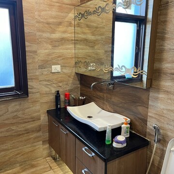 Bathroom in 3 BHK Builder Floor at Ansal Esencia - Amara Villas, Sector 67 – for Rent
