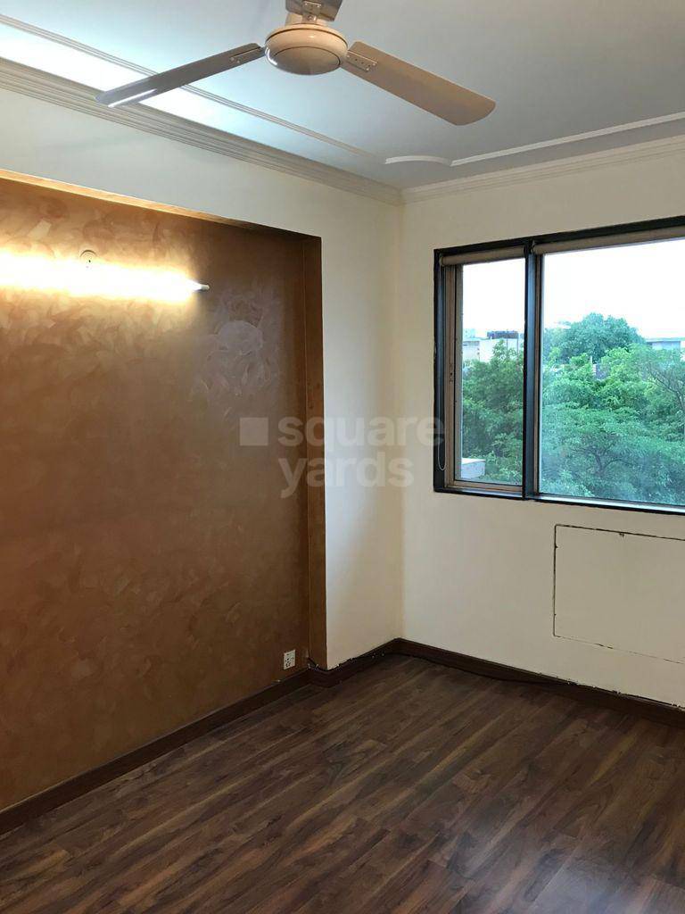 Rental 4 Bedroom 1767 Sq.Ft. Apartment in DLF Oakwood Estate, Dlf Phase