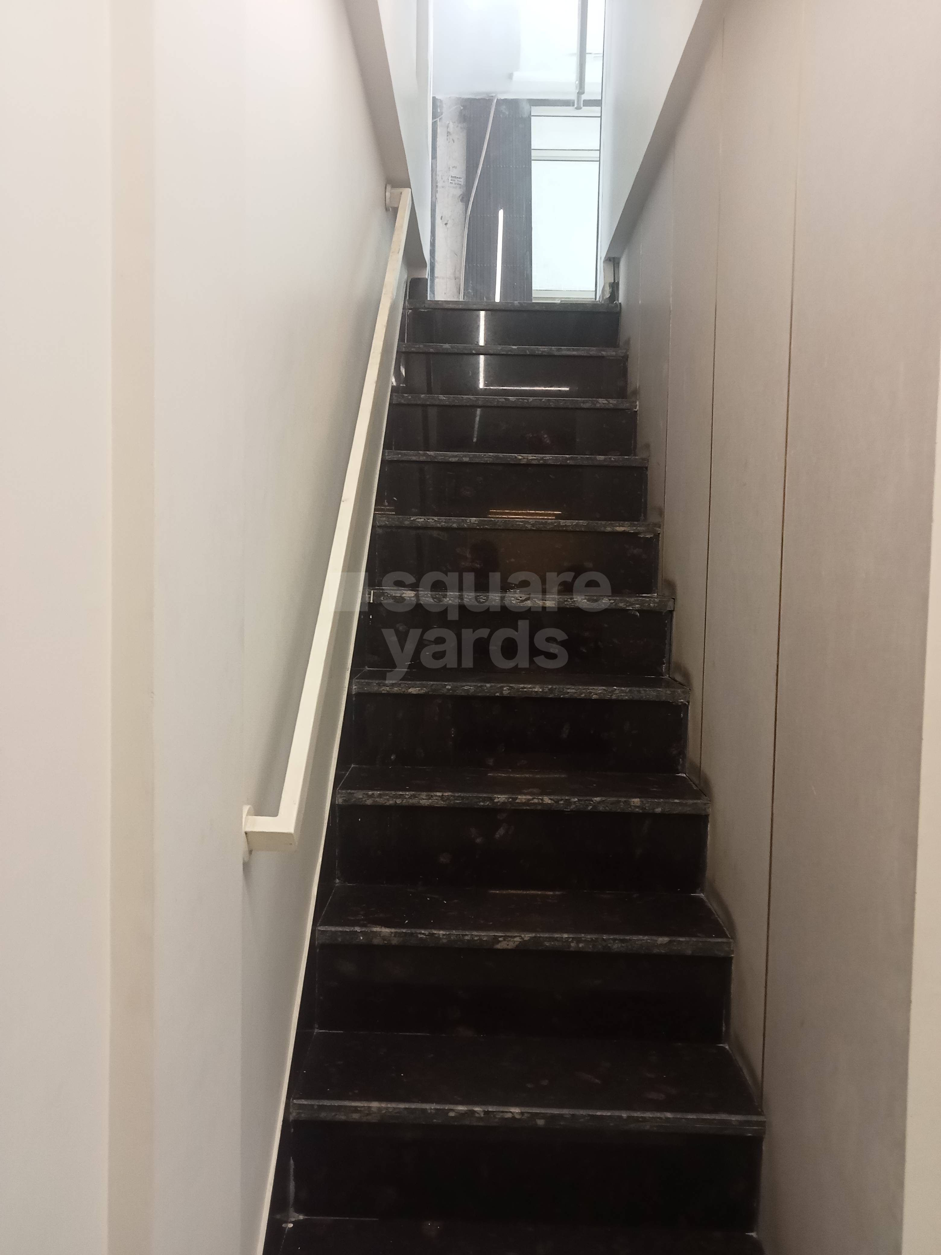 Rental Commercial Office Space 1100 Sq.Ft. in Gitanjali Apartments