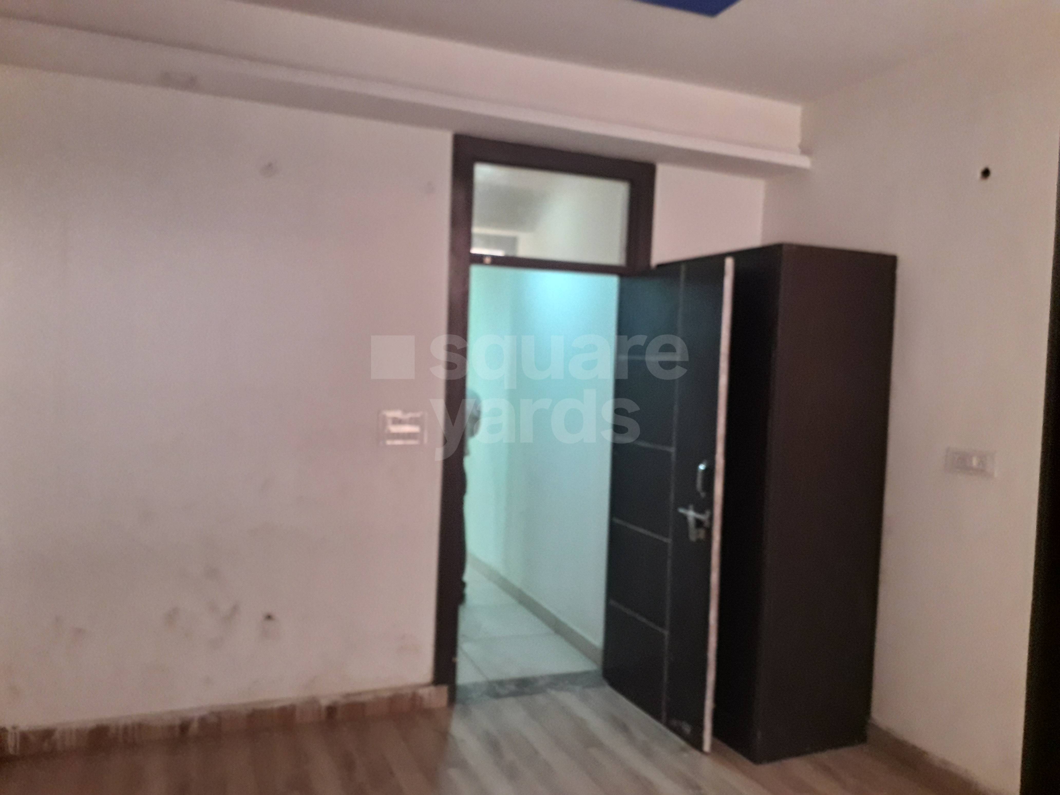 Rental 1.5 Bedroom 500 Sq.Ft. Apartment in Shri Ganesh Apartments