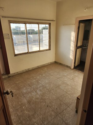 Room in 3.5 BHK Apartment at Camp – for Rent