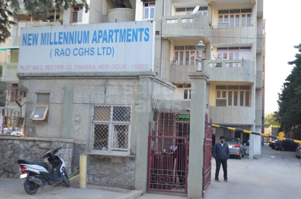 Resale 3 Bedroom 1500 Sq.Ft. Apartment in New Millenium Apartment