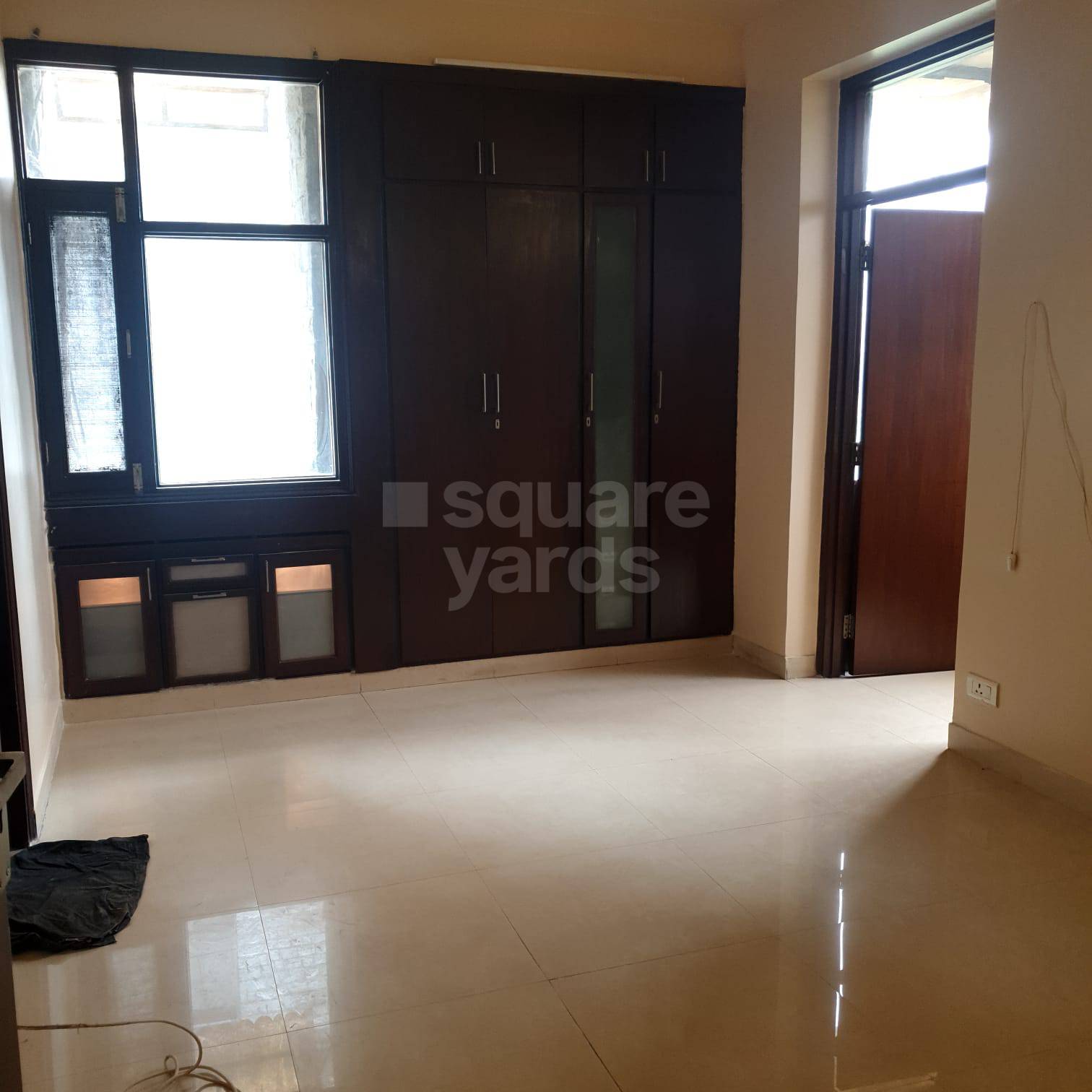 Rental 3.5 Bedroom 1800 Sq.Ft. Apartment in CGHS Brahma Apartments