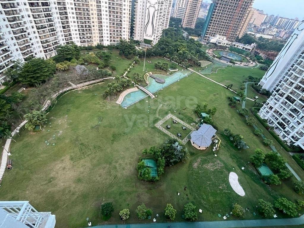 Resale 3 Bedroom 3200 Sq.Ft. Apartment in Central Park IIBellevue